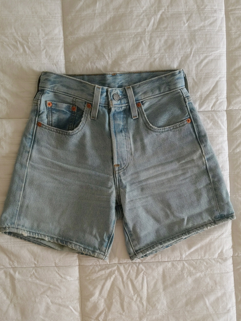 Levi’s 501 Mid-Thigh Women’s Denim Shorts Light Wash - Size 24